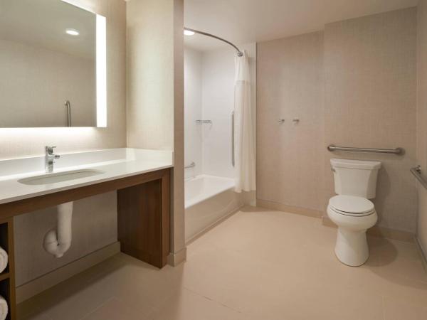 Residence Inn by Marriott Toronto Mississauga Southwest : photo 6 de la chambre studio avec lit king-size et canapé-lit