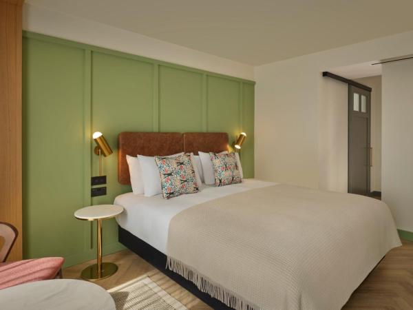 The Reach at Piccadilly, Manchester, a Tribute Portfolio Hotel : photo 2 de la chambre chambre lit queen-size deluxe avec balcon