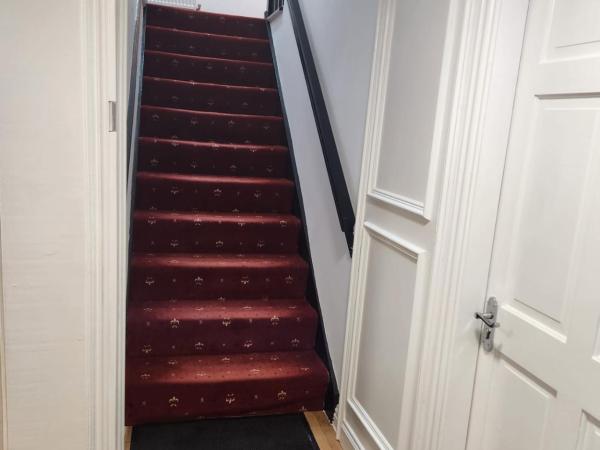 Rainsough Cottage Guest House - Sleeps upto 8 with ensuite - Free Parking & WiFi : photo 2 de la chambre chambre lit king-size deluxe