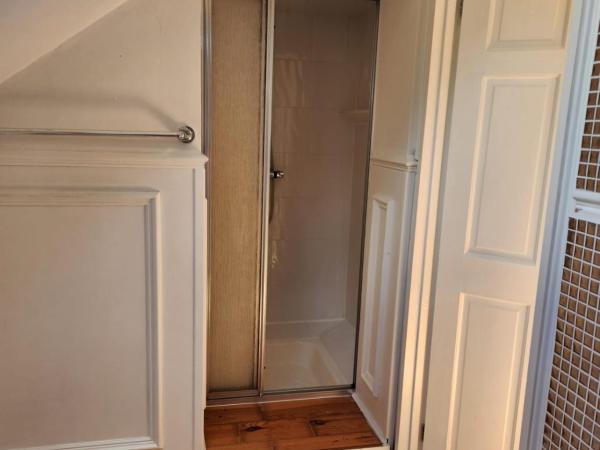 Rainsough Cottage Guest House - Sleeps upto 8 with ensuite - Free Parking & WiFi : photo 3 de la chambre chambre lit king-size deluxe