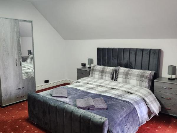 Rainsough Cottage Guest House - Sleeps upto 8 with ensuite - Free Parking & WiFi : photo 10 de la chambre chambre lit king-size deluxe