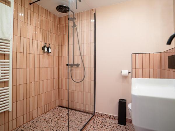 RetroPop Design Apartment , Designerzimmer für je 2 Personen, Top Lage, WIFI : photo 5 de la chambre chambre double deluxe avec douche