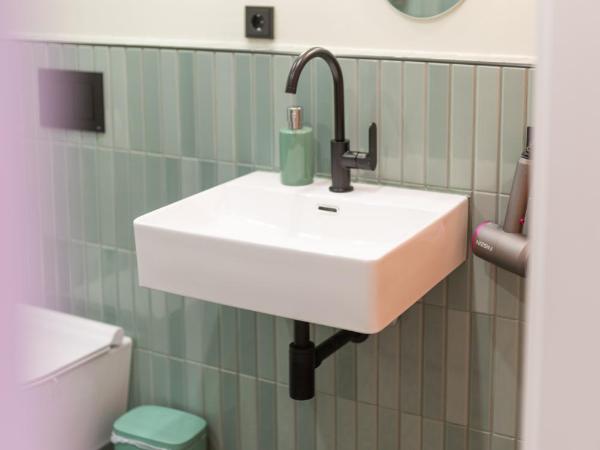 RetroPop Design Apartment , Designerzimmer für je 2 Personen, Top Lage, WIFI : photo 6 de la chambre chambre double deluxe avec douche