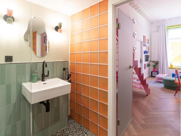 RetroPop Design Apartment , Designerzimmer für je 2 Personen, Top Lage, WIFI : photo 9 de la chambre chambre double deluxe avec douche