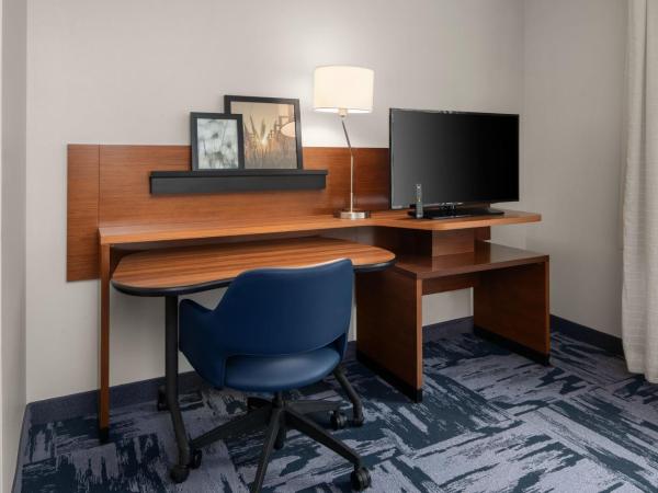 Fairfield Inn & Suites by Marriott Orlando Kissimmee/Celebration : photo 5 de la chambre chambre lit king-size