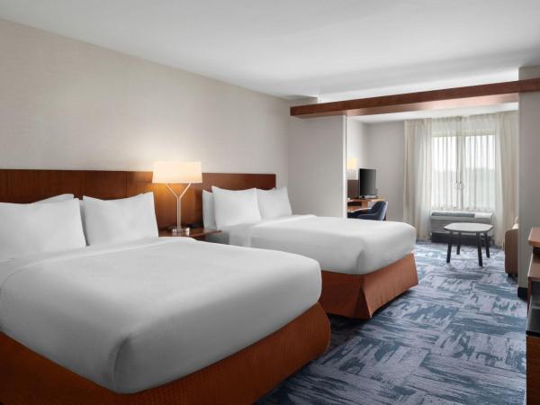 Fairfield Inn & Suites by Marriott Orlando Kissimmee/Celebration : photo 4 de la chambre suite avec 2 lits queen-size et canapé-lit