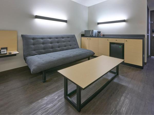 City Express by Marriott Ciudad de México La Villa : photo 9 de la chambre chambre lit king-size supérieure avec canapé-lit