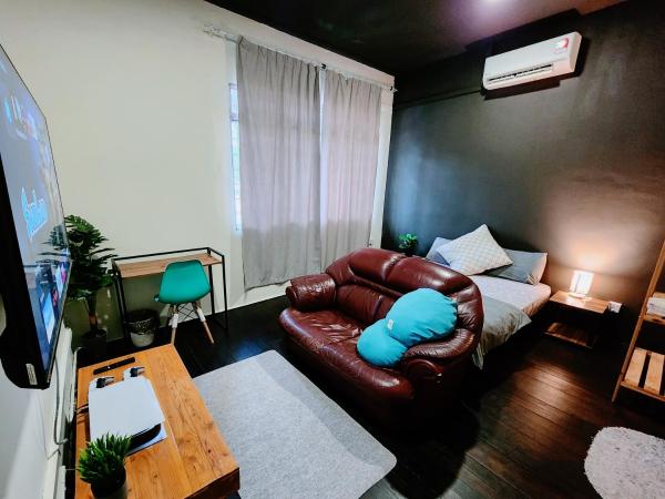 Upspot Kuching Waterfront Premium Hostel : photo 4 de la chambre chambre lit queen-size 