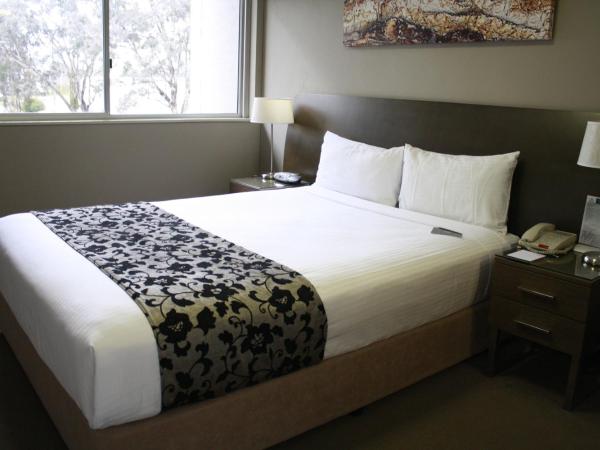 Pavilion On Northbourne : photo 1 de la chambre suite avec baignoire spa