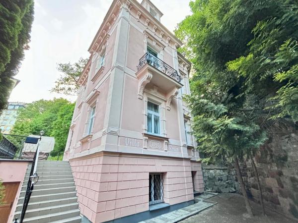 Poet's Theme Room, Free Parking : photo 8 de la chambre appartement 1 chambre