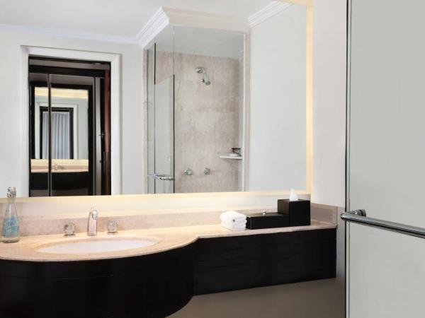 Sheraton Surabaya Hotel & Towers : photo 4 de la chambre chambre lits jumeaux de luxe premium