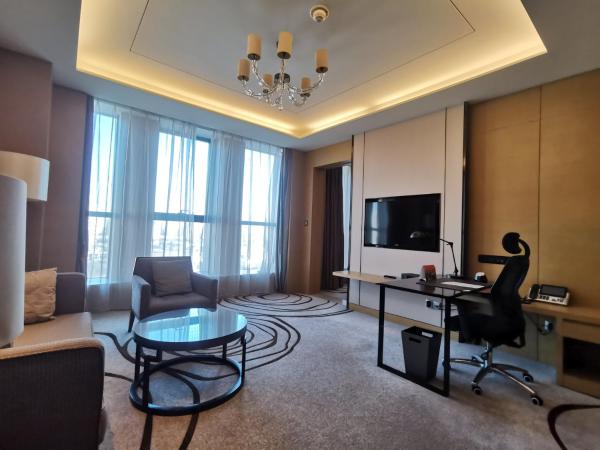Crowne Plaza Tianjin Meijiangnan, an IHG Hotel : photo 1 de la chambre one-bedroom suite lounge access