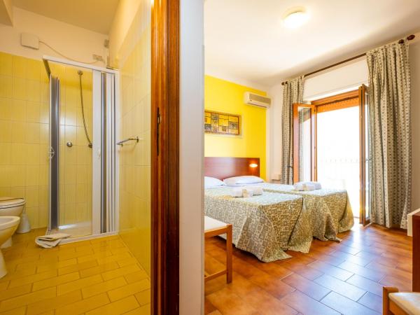 Hotel Il Gabbiano : photo 10 de la chambre chambre double avec balcon