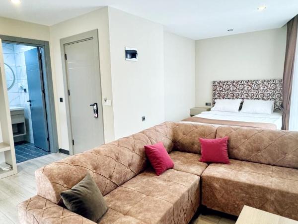 Toprak City Hotel Antalya : photo 1 de la chambre suite avec balcon