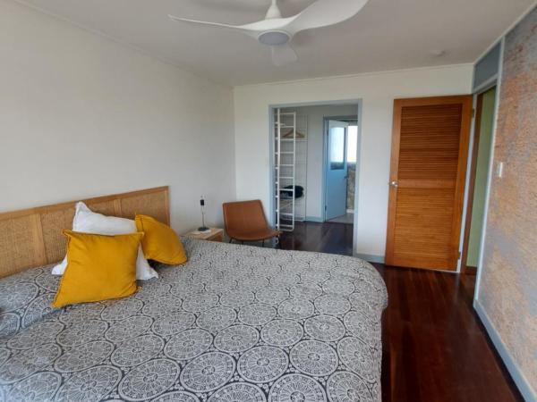 Brisbane 1960s Pool House : photo 4 de la chambre chambre lit king-size avec balcon