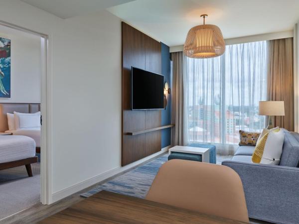 Walt Disney World Swan Reserve : photo 1 de la chambre signature, suite, 2 queen, sofa bed (includes early entry to disney theme parks)