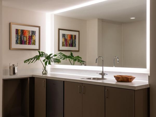 Sheraton Princess Kaiulani : photo 7 de la chambre chambre lit king-size plus spacieuse - tour ainahau - vue sur océan