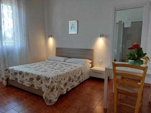 B&B SoleLuna : photo 1 de la chambre chambre triple avec salle de bains privative