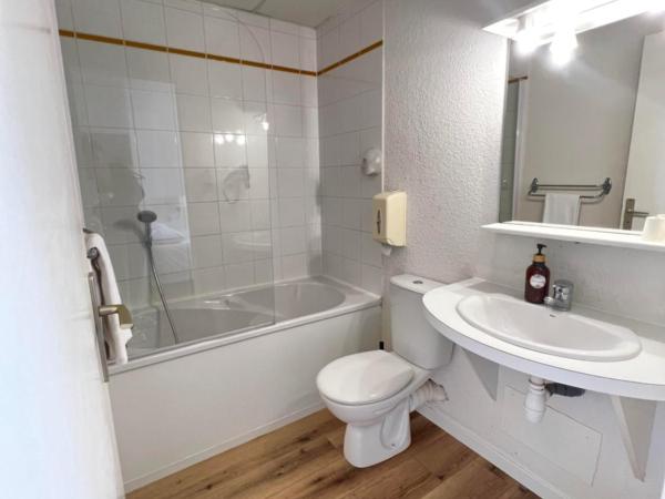 Couett'Hôtel Brest : photo 2 de la chambre petite chambre double avec vue sur cour