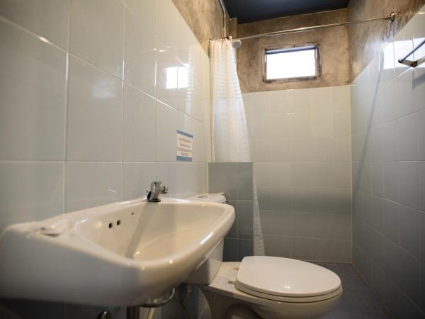 Seabox Khaolak Hostel : photo 5 de la chambre chambre simple standard - vue sur montagne