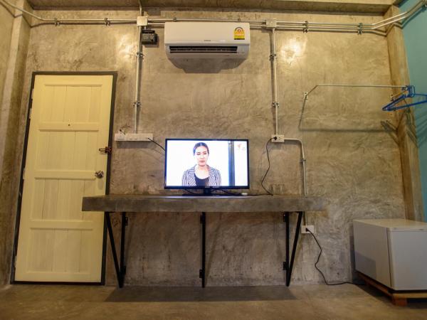 Seabox Khaolak Hostel : photo 7 de la chambre chambre lit king-size