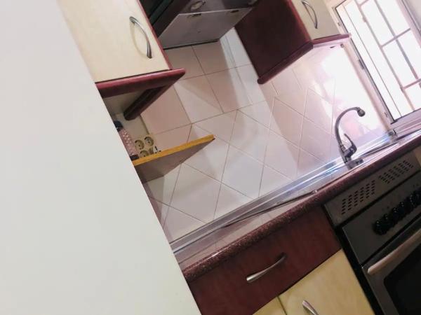 Piso para 6 personas 5 minutos del aeropuerto : photo 7 de la chambre grande chambre double 