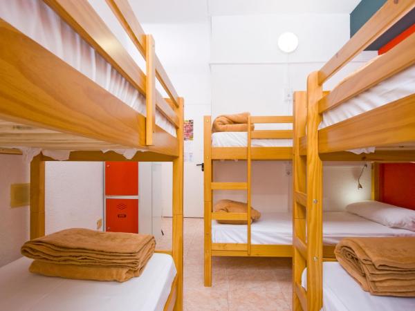 Madrid Motion Hostels : photo 3 de la chambre lit dans dortoir pour femmes de 6 lits avec salle de bains privative