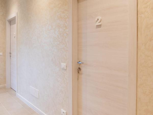 Mentana Guest House : photo 3 de la chambre chambre double avec salle de bains privative