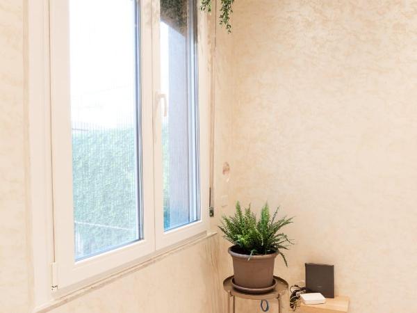 Mentana Guest House : photo 2 de la chambre chambre double avec salle de bains privative