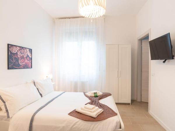 Mentana Guest House : photo 6 de la chambre chambre double avec salle de bains privative