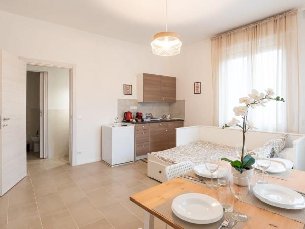 Mentana Guest House : photo 4 de la chambre chambre quadruple avec salle de bains privative