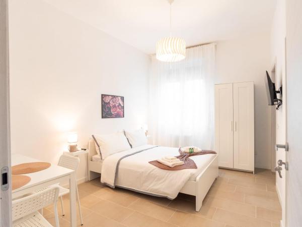 Mentana Guest House : photo 4 de la chambre chambre double avec salle de bains privative