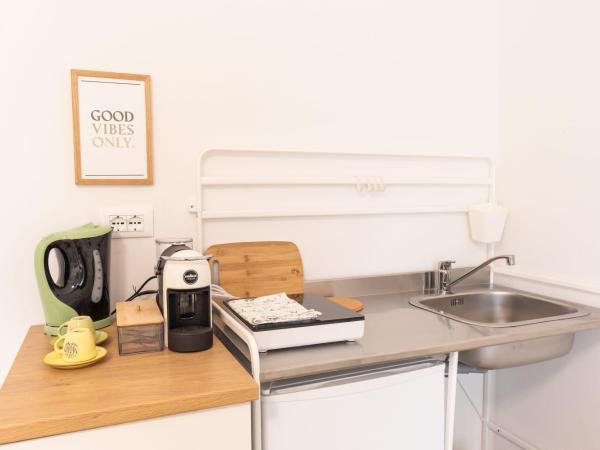 Mentana Guest House : photo 3 de la chambre chambre double avec salle de bains privative