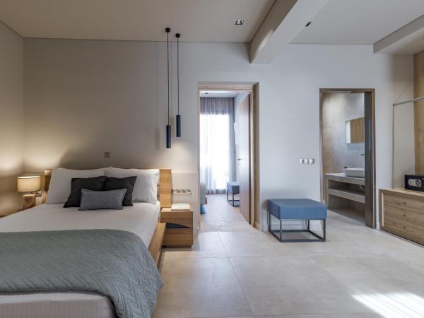 El Mar Naxos : photo 8 de la chambre suite familiale avec bain à remous extérieur - vue sur mer