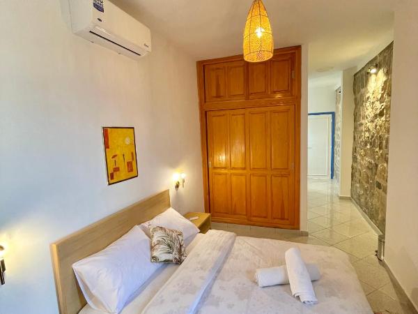 Dar Bakkali Nadi : photo 10 de la chambre chambre lit king-size - vue sur lac