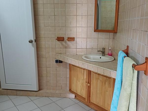 Le Palmier : photo 5 de la chambre chambre double - vue sur piscine