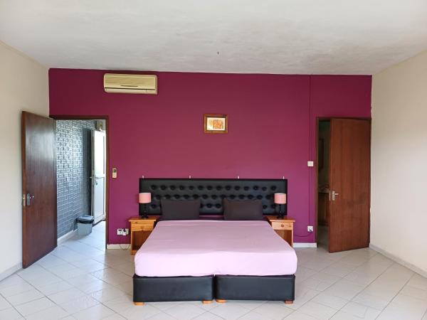 Le Palmier : photo 2 de la chambre chambre double - vue sur piscine