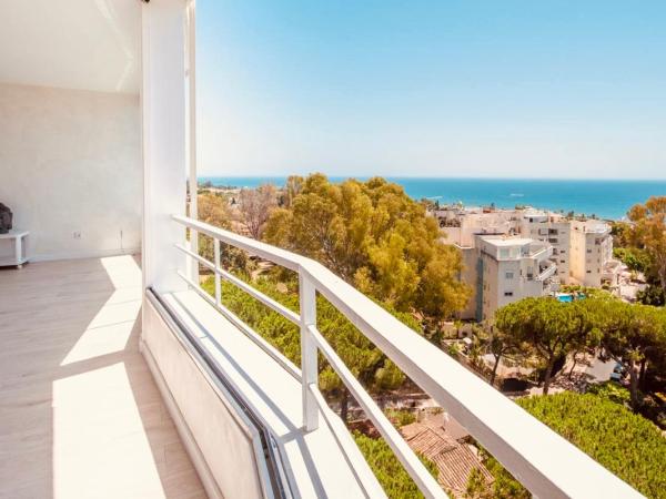 Penthouse Seaview - destination apartments Marbella : photo 5 de la chambre appartement 2 chambres avec terrasse et vue sur la mer