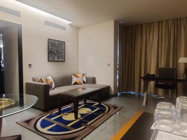 Hotel Marine Plaza : photo 7 de la chambre suite de luxe - vue partielle sur mer