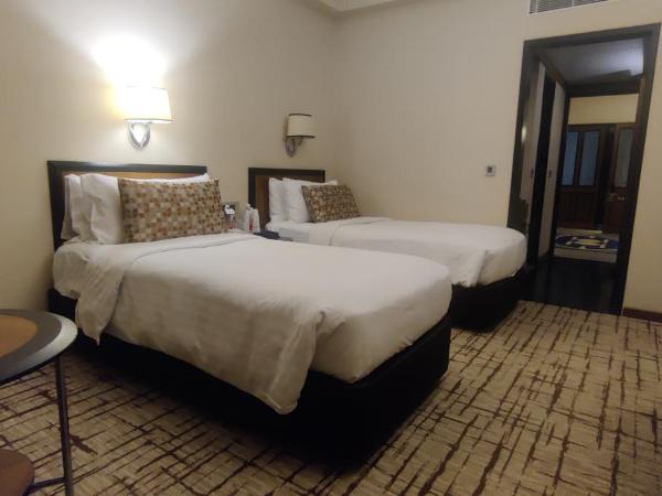 Hotel Marine Plaza : photo 5 de la chambre suite exécutive avec 2 lits simples