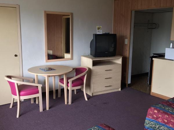 MacThrift Motor Inn : photo 3 de la chambre chambre avec coin cuisine