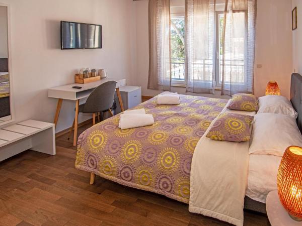 Bed & Breakfast Blu Locanda : photo 5 de la chambre chambre double - vue latérale sur mer