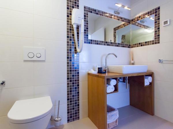 Bed & Breakfast Blu Locanda : photo 8 de la chambre chambre double - vue latérale sur mer