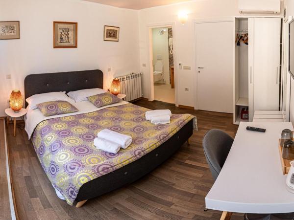 Bed & Breakfast Blu Locanda : photo 3 de la chambre chambre double - vue latérale sur mer