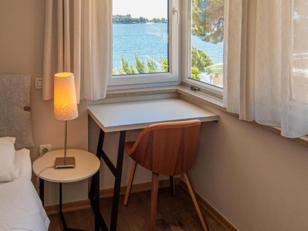 Bed & Breakfast Blu Locanda : photo 4 de la chambre chambre double - vue latérale sur mer