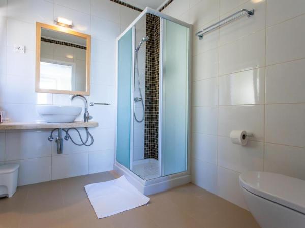 Bed & Breakfast Blu Locanda : photo 2 de la chambre chambre double - vue latérale sur mer