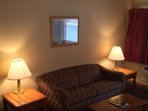 MacThrift Motor Inn : photo 1 de la chambre chambre avec coin cuisine