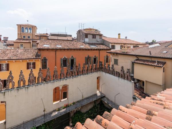 Palazzo delle Guglie - Residenze : photo 9 de la chambre appartement 1 chambre deluxe - vue sur ville