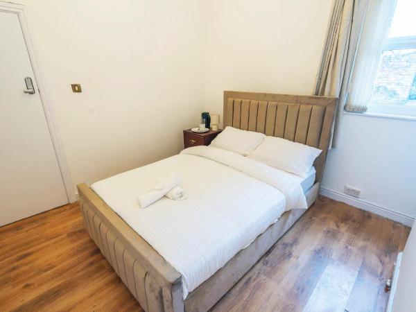 Majestic Inn : photo 5 de la chambre chambre double avec salle de bains commune