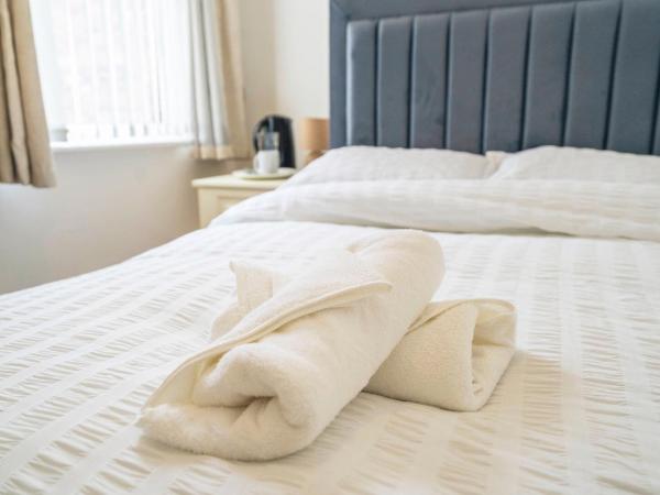 Majestic Inn : photo 3 de la chambre chambre double avec salle de bains commune